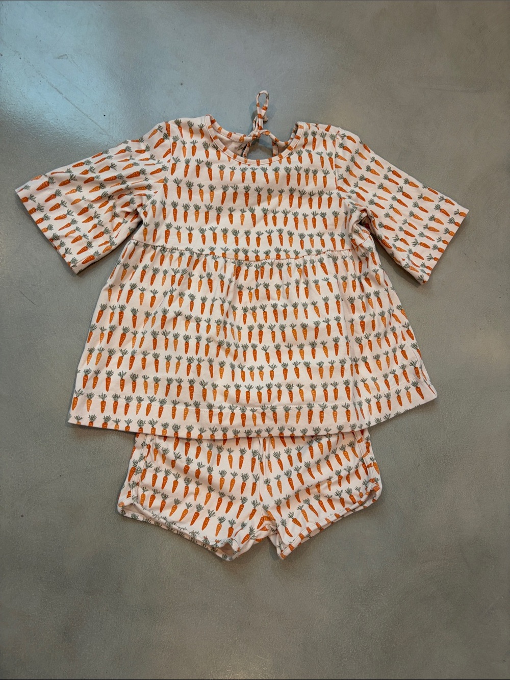 Kids Cream and Orange Carrot Print Alice and Ames bloom set